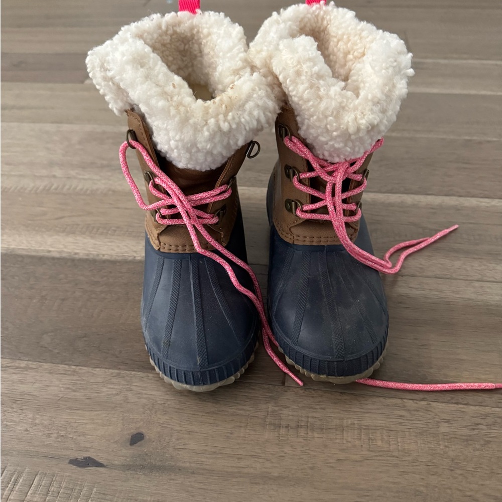 Stylish Winter Boots with Pink Laces